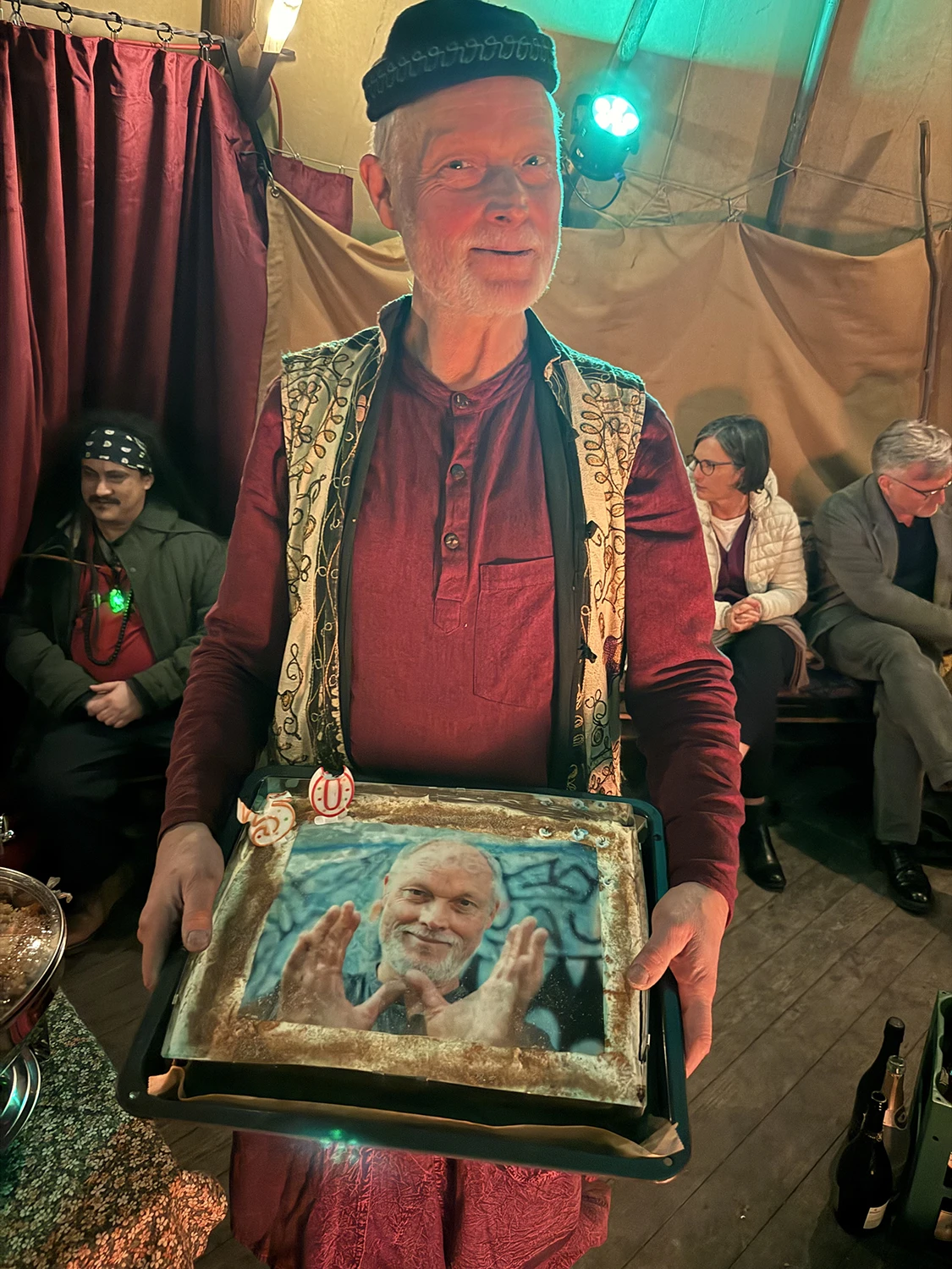 Jubiläumskuchen im Märchenzelt Augsburg mit Fotoaufdruck zum 30-jährigen Bestehen