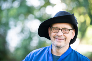 LAGERFEUER-ABEND: Jörg Fischer erzählt Herbstzeitmärchen mit Grill-Mais, Bier und Handpan-Klängen