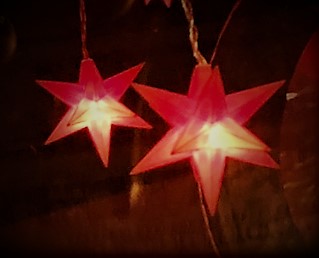 Lagerfeuer-Abend: „Mit Märchen in den Advent“, es erzählt Ingrid Strohmayr, mit Stockbrot